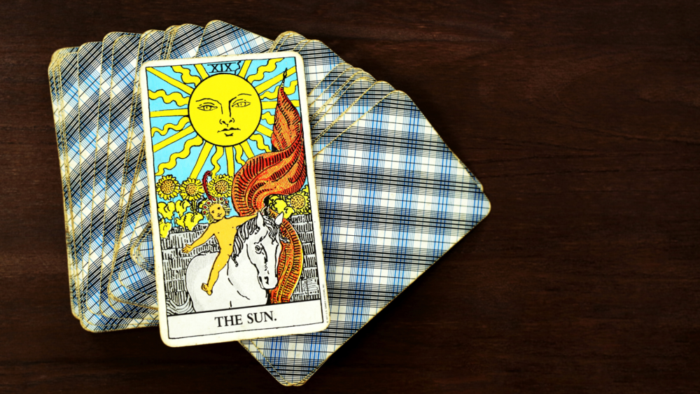 Read more about the article Why Free Online Tarot Readings Suck (But There’s a Better Way!)